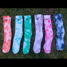 Load image into Gallery viewer, Nike Tie Dye crew socks (Youth 3Y-5Y)
